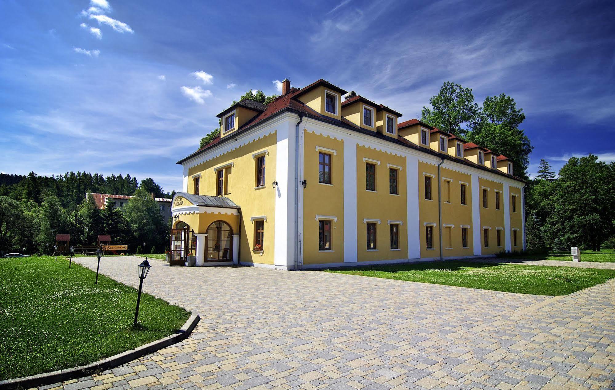 Kastiel Lucivna Hotel Exterior photo